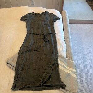 Splendid T-shirt dress size medium
Green camouflage